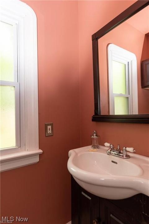 254 E 210th St, Euclid, OH 44123 photo 8