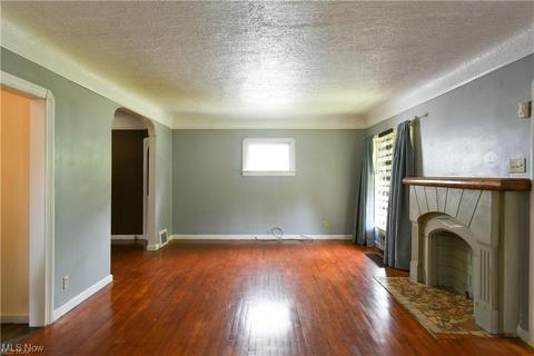 254 E 210th St, Euclid, OH 44123 photo 5