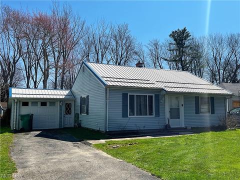 1206 Elk Dr, Ashtabula, OH 44004 photo 2