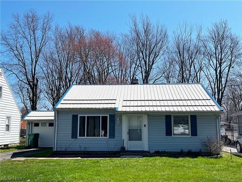 1206 Elk Dr, Ashtabula, OH 44004 photo 1