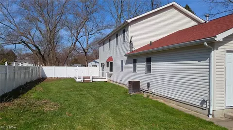 376 E Minor Ave, Akron, OH 44319 photo 2