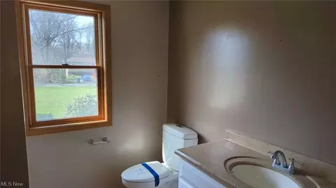 376 E Minor Ave, Akron, OH 44319 photo 12