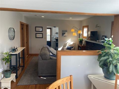 87 E 221, Euclid, OH 44123 photo 11