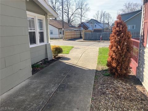 87 E 221, Euclid, OH 44123 photo 27