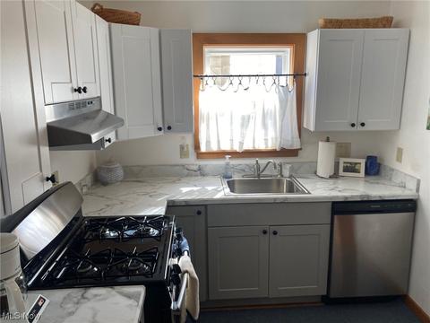 87 E 221, Euclid, OH 44123 photo 15