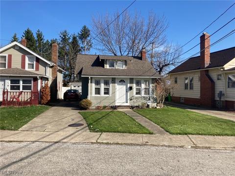 87 E 221, Euclid, OH 44123 photo 2