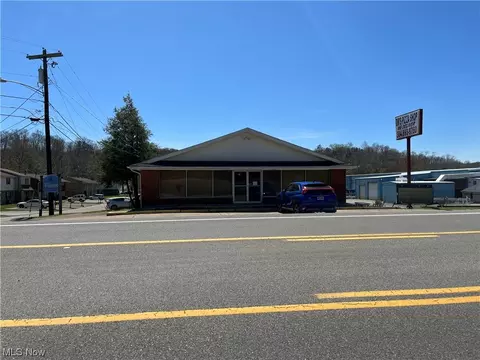 1871 Dupont Rd, Parkersburg, WV 26101