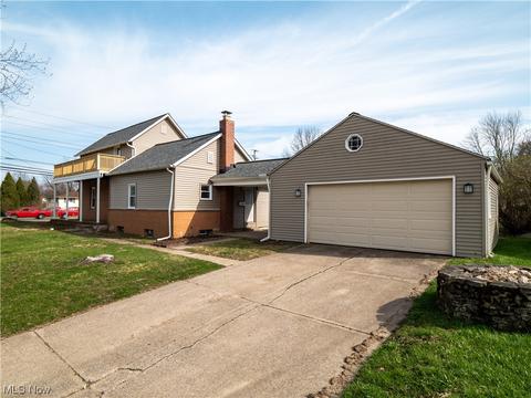 106 Alexander Dr, Elyria, OH 44035 photo 2