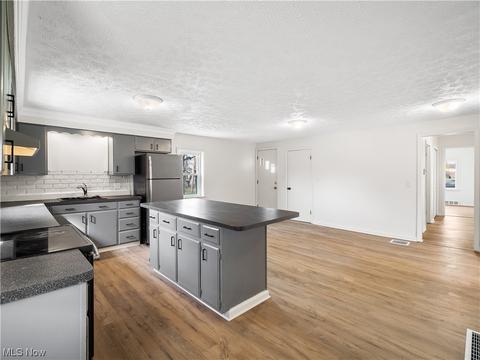 106 Alexander Dr, Elyria, OH 44035 photo 5
