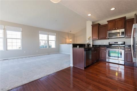 417 Stonehurst Dr, Copley, OH 44321 photo 12