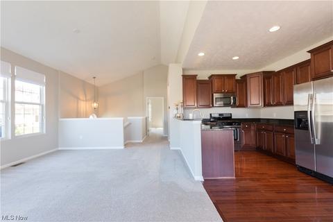 417 Stonehurst Dr, Copley, OH 44321 photo 10