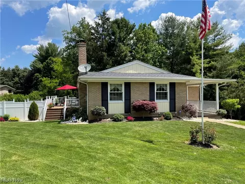 236 Kingsview Dr, Weirton, WV 26062