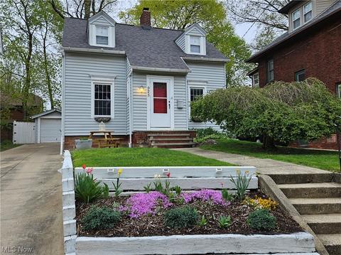 925 Hereford Dr, Akron, OH 44303 | 30 Photos | MLS #4450552 - Movoto