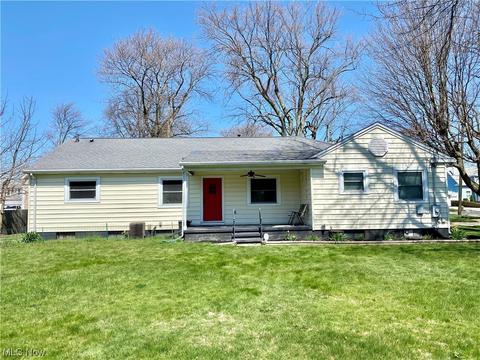 2210 Walnut Blvd, Ashtabula, OH 44004 photo 3