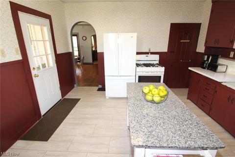 439 Dayton St, Akron, OH 44310 photo 6
