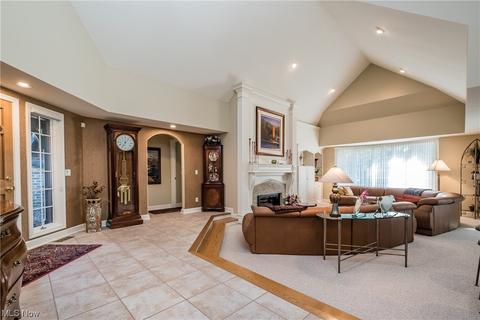 8 Auburn Ave SE, North Canton, OH 44709 photo 4