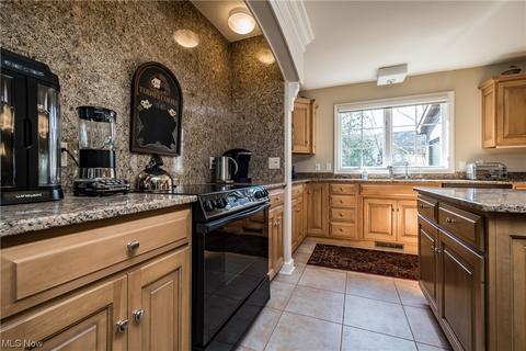 8 Auburn Ave SE, North Canton, OH 44709 photo 12