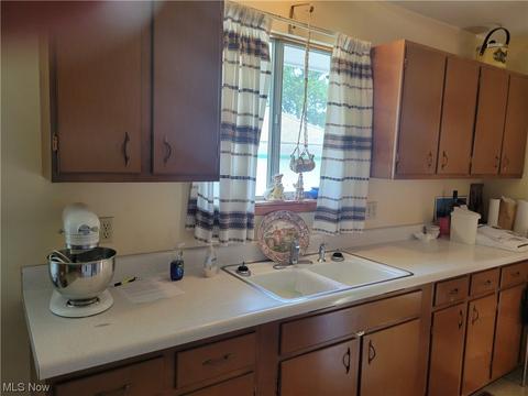 2033 E 42nd St, Lorain, OH 44055 photo 3
