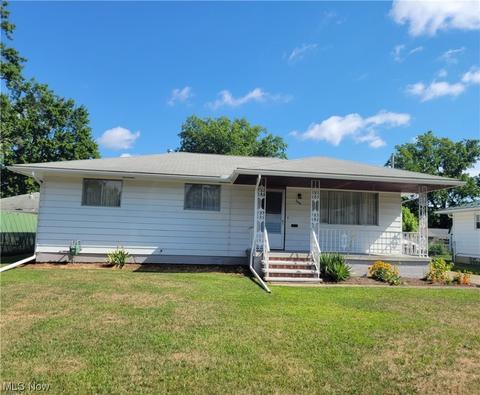 2033 E 42nd St, Lorain, OH 44055 photo 1