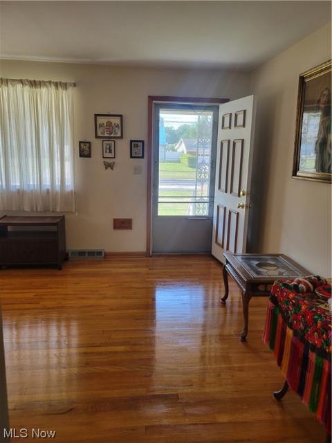 2033 E 42nd St, Lorain, OH 44055 photo 2