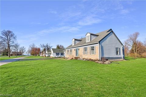 1220 Locust Dr, Ashtabula, OH 44004 photo 2