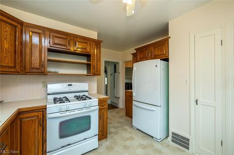 330 E 197th St, Euclid, OH 44119 photo 11