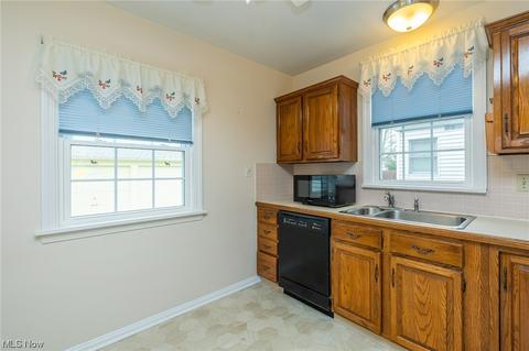 330 E 197th St, Euclid, OH 44119 photo 8