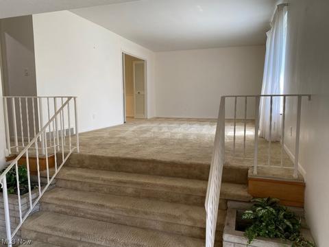 853 Mark Dr, Akron, OH 44313 photo 2