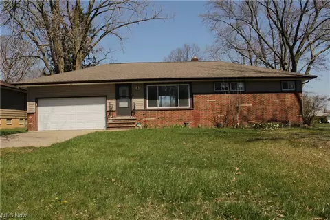1025 Twilight Dr, Seven Hills, OH 44131