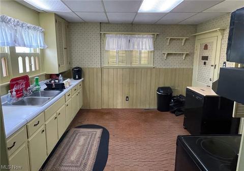 1829 W 13th St, Ashtabula, OH 44004 photo 8