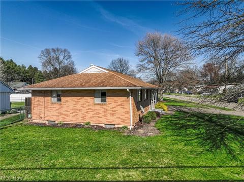 405 Seneca Dr, Dover, OH 44622 photo 3