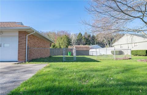 405 Seneca Dr, Dover, OH 44622 photo 2