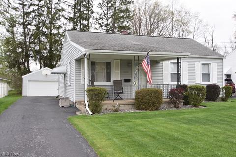 4038 Risher Rd, Youngstown, OH 44511 photo 2