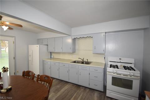 4038 Risher Rd, Youngstown, OH 44511 photo 9