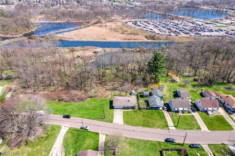 2469 Nesmith Lake Blvd, Akron, OH 44314 | 31 Photos | MLS #4451667 - Movoto