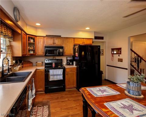 136 Winthrop Dr, Elyria, OH 44035 photo 13