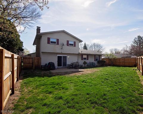 136 Winthrop Dr, Elyria, OH 44035 photo 5