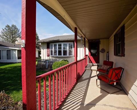 136 Winthrop Dr, Elyria, OH 44035 photo 3