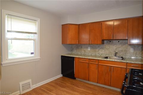 296 E 246th St, Euclid, OH 44123 photo 6