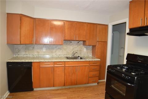 296 E 246th St, Euclid, OH 44123 photo 5