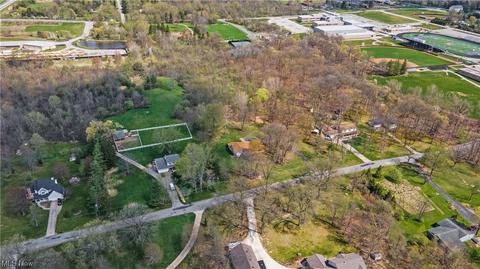 3323 Spring Valley Rd, Akron, OH 44333 photo 5