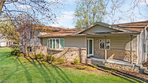 3323 Spring Valley Rd, Akron, OH 44333 photo 1