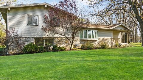 3323 Spring Valley Rd, Akron, OH 44333 photo 2