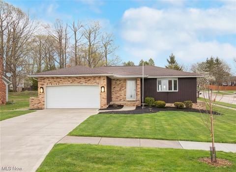 7787 Cocoa Dr, Parma, OH 44134 photo 1