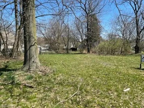 685 Kennebec Ave, Akron, OH 44305