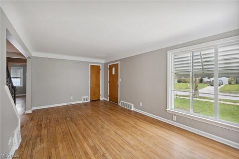 1712 E 238th St, Euclid, OH 44117 photo 5