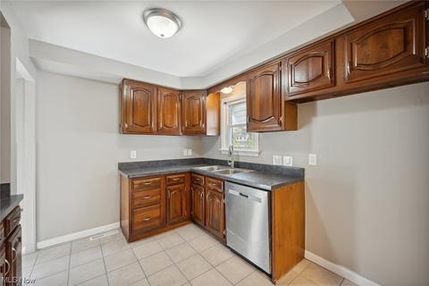 1712 E 238th St, Euclid, OH 44117 photo 11