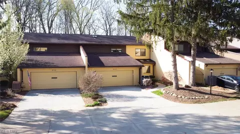 854 Hampton Ridge Dr, Akron, OH 44313