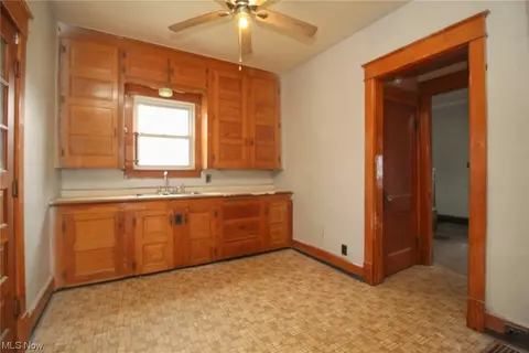 208 Sexton St, Struthers, OH 44471 photo 2