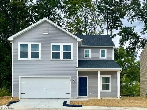 532 Auld Farm Cir, Akron, OH 44320